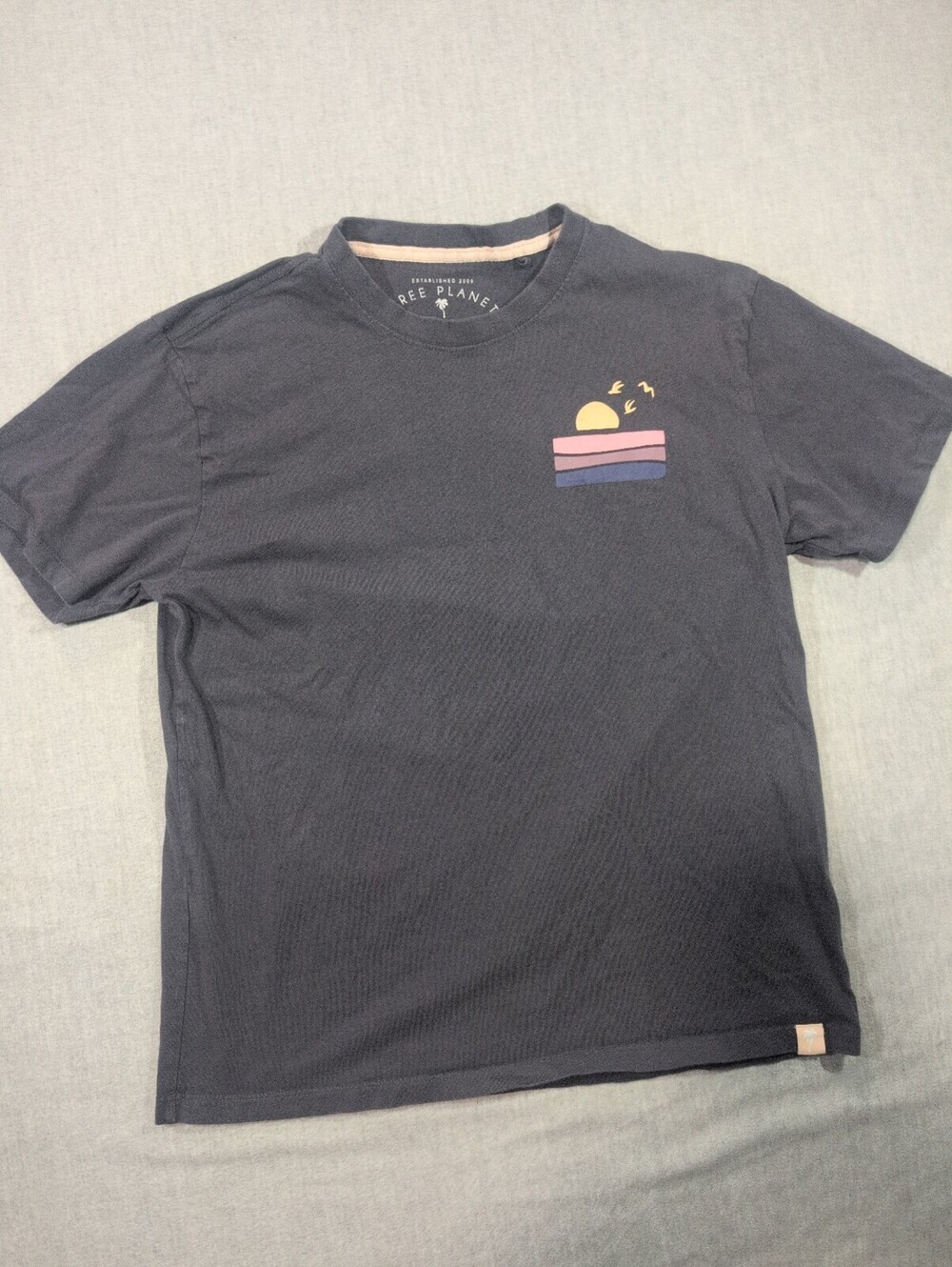 Free Planet Graphic T Shirt Gray Sunset Mountain Print Size M